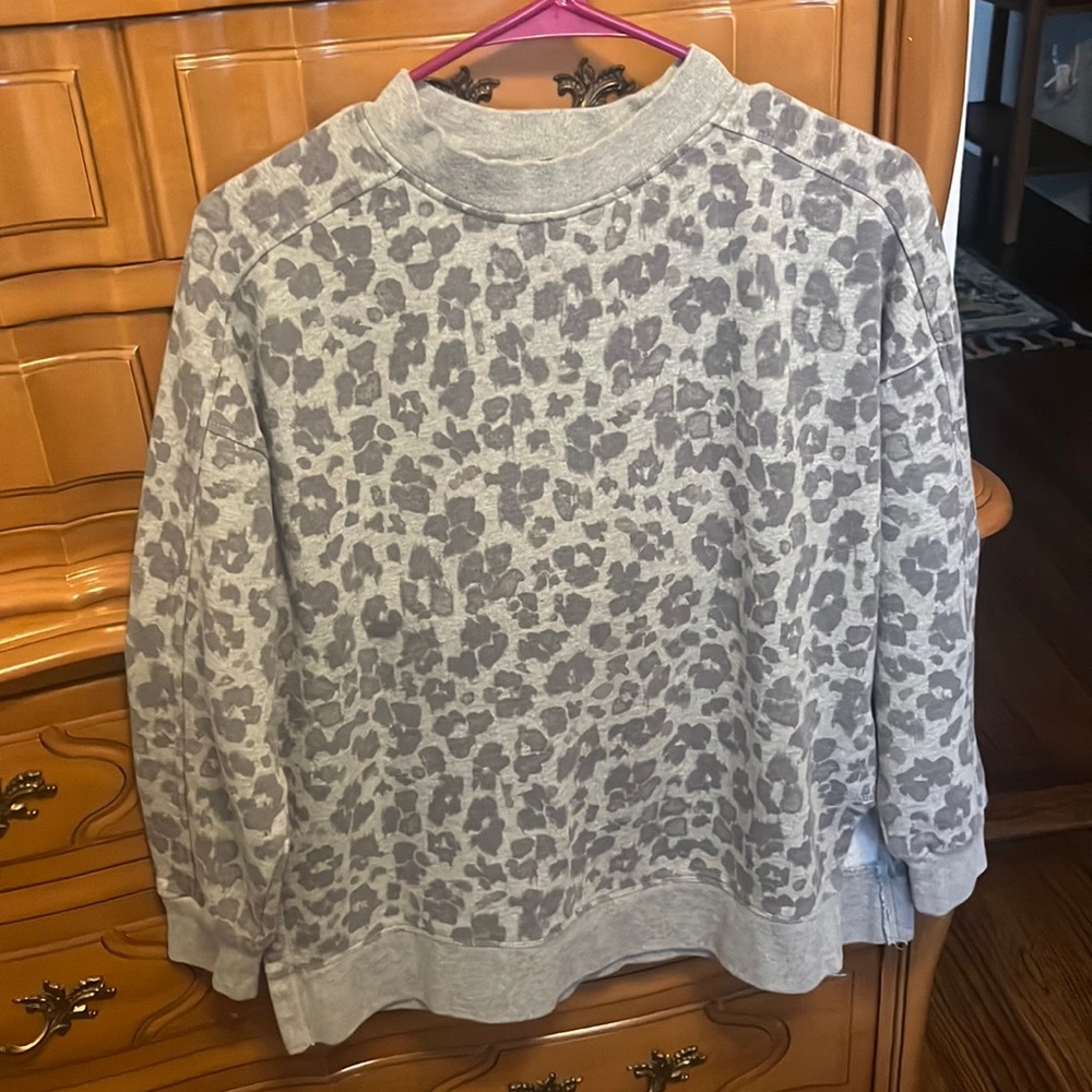Gap size XS grey leopard print sweatshirt